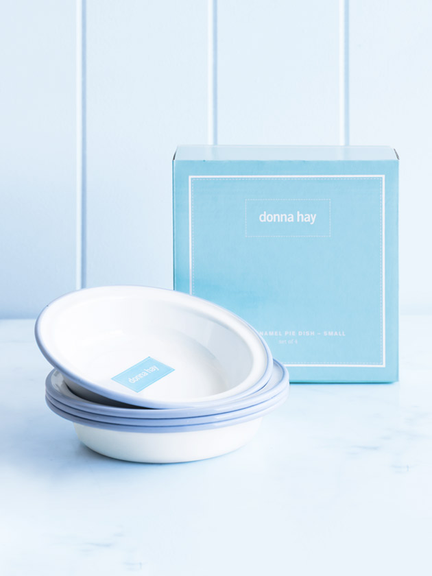 enamel round pie dish – small set of 4 enamel round pie dish – small set of 4